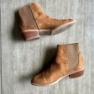 Steve Madden Chelsea Boots Size 5.5